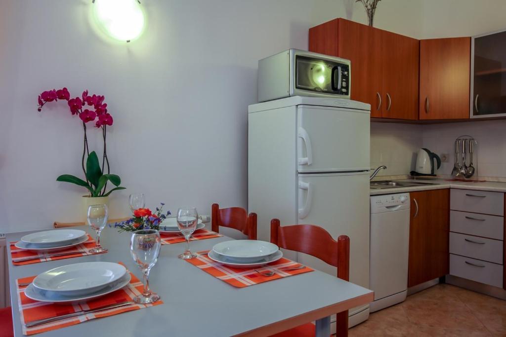 Family Friendly Apartments With A Swimming Pool Nevidjane, Pasman - 18054 Neviđane Eksteriør billede